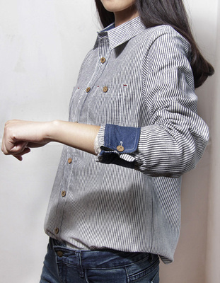 2012新款条纹显瘦棉麻拼色翻领气质女衬衣木扣口袋女衬衫C236