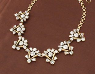 最新韩版大气复古白色玻璃水晶镶钻奢华宝石衣领围领假领子项链！