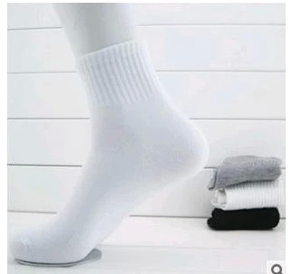 纯白纯黑纯灰色运动袜 纯色中筒男袜 涤棉袜子洗脚房袜子男袜批发