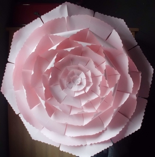 纸花婚礼庆典活动场景背景浅粉色8片卡纸玫瑰大型仿真纸花