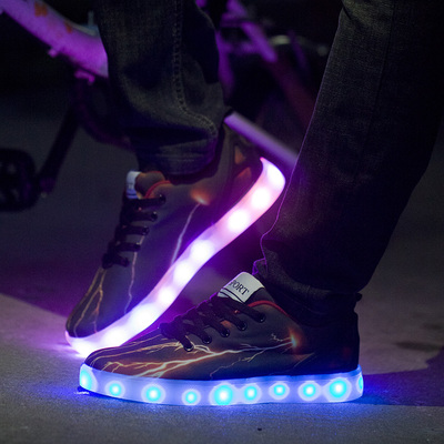 帆布七彩LED发光鞋usb充电夜光荧光板鞋鬼步舞街舞鞋潮闪电