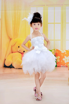 新款童装儿童公主裙白色婚纱裙花童礼服女童连衣裙蓬蓬裙演出服装