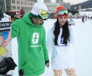 W字母 韩国代购 爆美情侣款男女保暖滑雪卫衣帽衫 小绿和小白