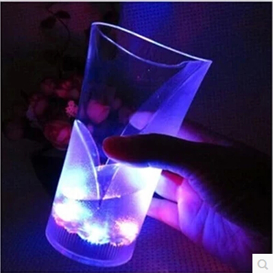 LED发光水杯塑料杯子新奇特别圣诞节礼品送男生女友朋友生日礼物