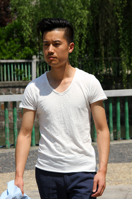 夏款 男士 白色深蓝色 V领短袖T恤 纯棉竹节布复古做旧修身打底衫