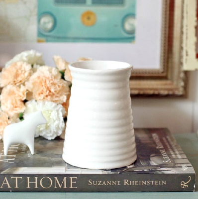 现代简约新款白色日式宜家小号商务条纹螺纹陶瓷花瓶花器百搭摆件