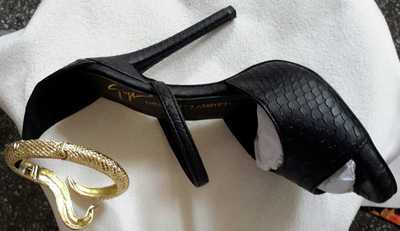 GZ新款时尚黑色蛇纹金属蛇 圈高跟女凉鞋女鞋现货工厂直销