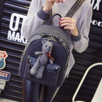 2016新款韩版时尚小熊挂件女包双肩包绣线方格旅行背包学院风书包