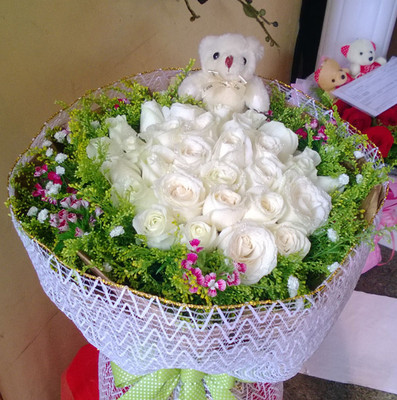 临沂青岛潍坊鲜花速递33朵白玫瑰花束