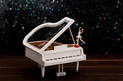 欧式摆件钢琴音乐盒 家居饰品创意生日礼物  给你一段惬意时光