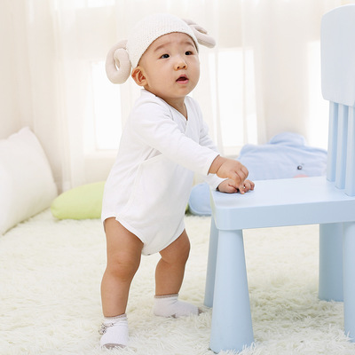 爆款婴儿服装秋0-2岁宝宝新生儿纯棉三角哈衣爬服长袖连体衣纯色