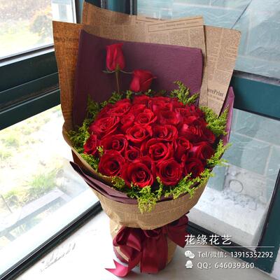 新品多款 33朵红玫瑰混搭花束 无锡江阴宜兴鲜花速递 生日订花