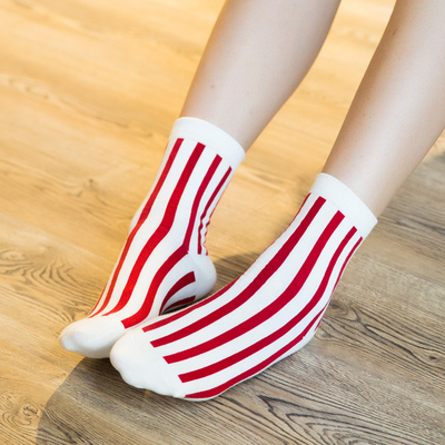 2015新款韩式潮流时尚街头女袜子 女士简约竖条素色中筒全棉袜