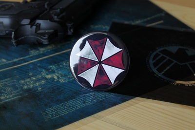 生化危机周边/保护伞Umbrella（安布雷拉公司）标志徽章/收藏挂饰