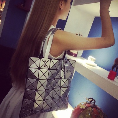 日本包2015新款夏潮女包几何拼接菱格折叠镭射包通勤单肩手提包包