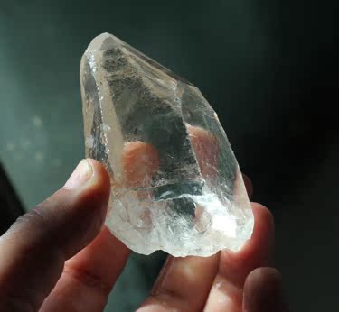 水玉冰魄 天然白水晶原石把玩 白水晶原矿 毛料雕刻料籽料 手把件