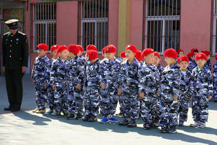 春秋长袖儿童迷彩服装 少儿军训演出服长袖3件套装送帽子男女童