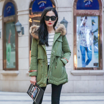 2015秋冬新款军绿色帅气不规则下摆设计真毛领羽绒服女装加厚外套