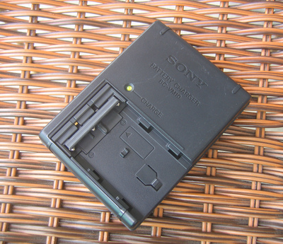百分百原装索尼SONY BC-VM10充电器适用a77 FM55H/FM500H电池等