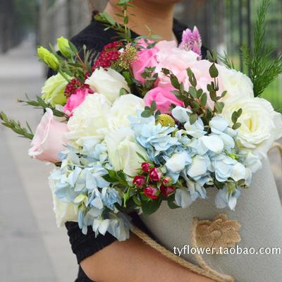 新款鲜花抱抱筒，潮到爆的鲜花礼品，女王范的花筒，新鲜花材设计