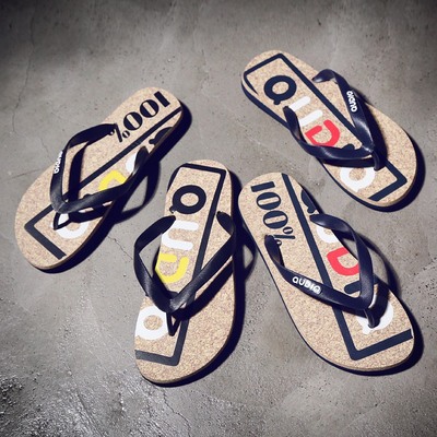 「潮男必备」夏韩版木纹人字母拖鞋防滑休闲个性夹脚沙滩拖男拖。