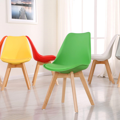 伊姆斯塑料椅创意时尚办公电脑凳子北欧休闲椅宜家实木餐桌椅组合