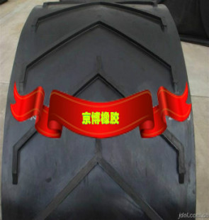 厂家批发黑色花纹输送带/尼龙防滑传送带人字形工业橡胶运输带